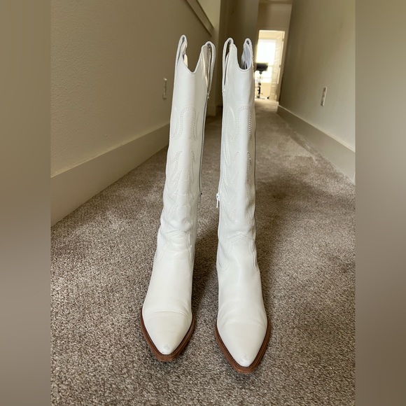 Women’s white cowboy boots - Picture 1 of 9